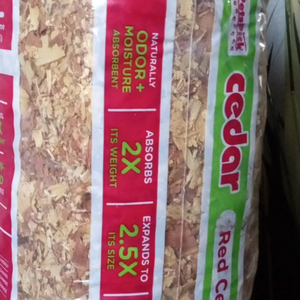 New! PETS PICK Red Cedar Bedding 41 Liters / Odor Control.